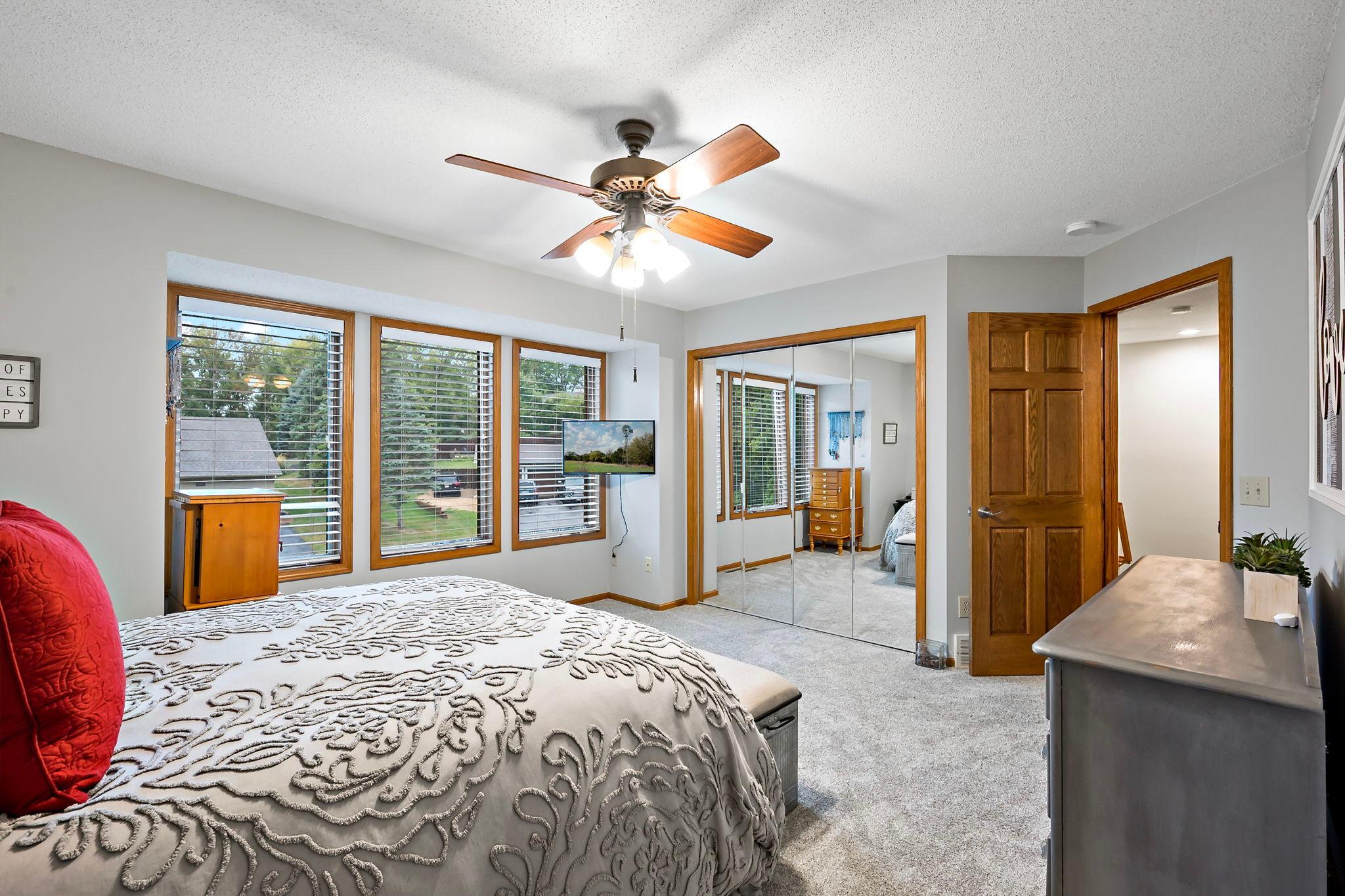 59-web-or-mls-112122 Haering Ln Chaska_0062.jpg