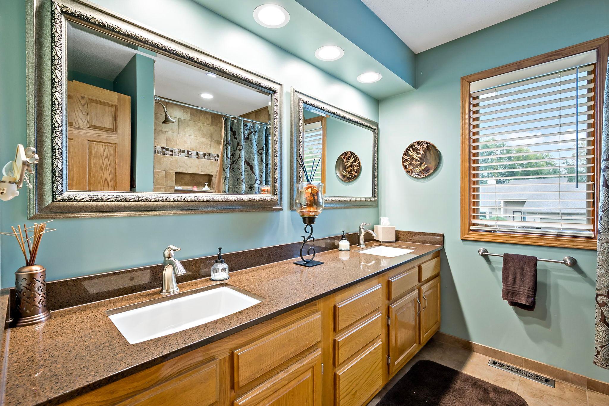 54-web-or-mls-112122 Haering Ln Chaska_0057.jpg