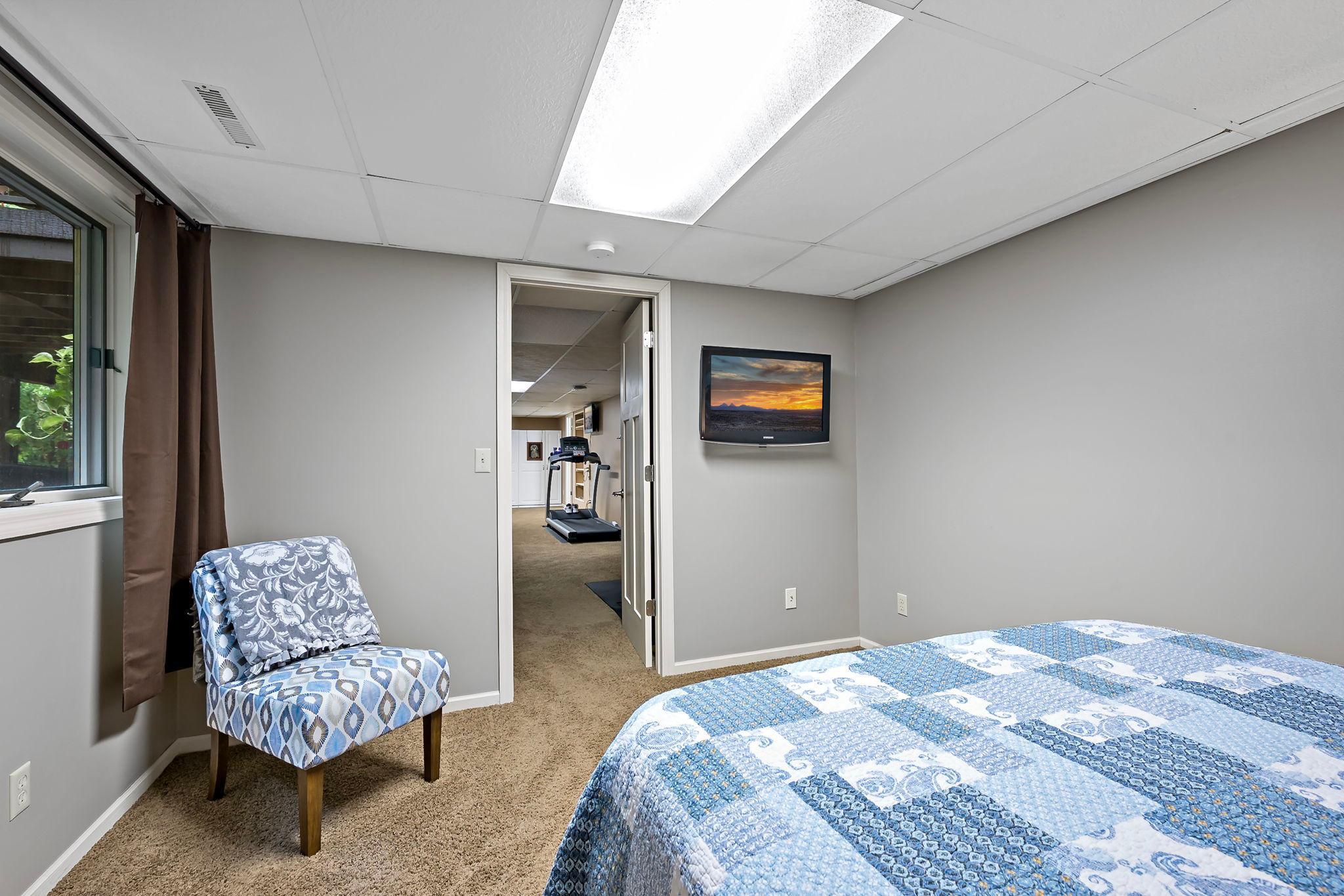 76-web-or-mls-112122 Haering Ln Chaska_0079.jpg