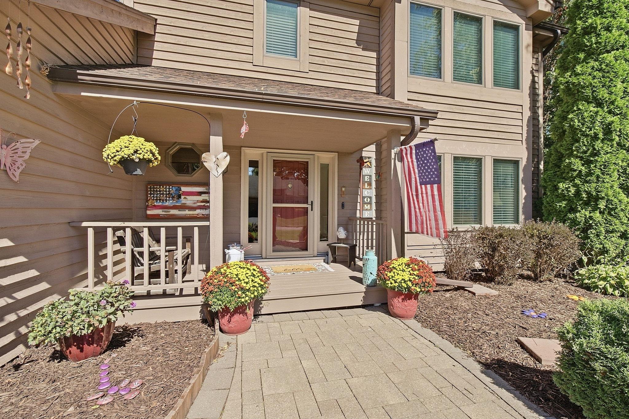 6-web-or-mls-112122_Hearing_Ln_Chaska_MN_020.jpg