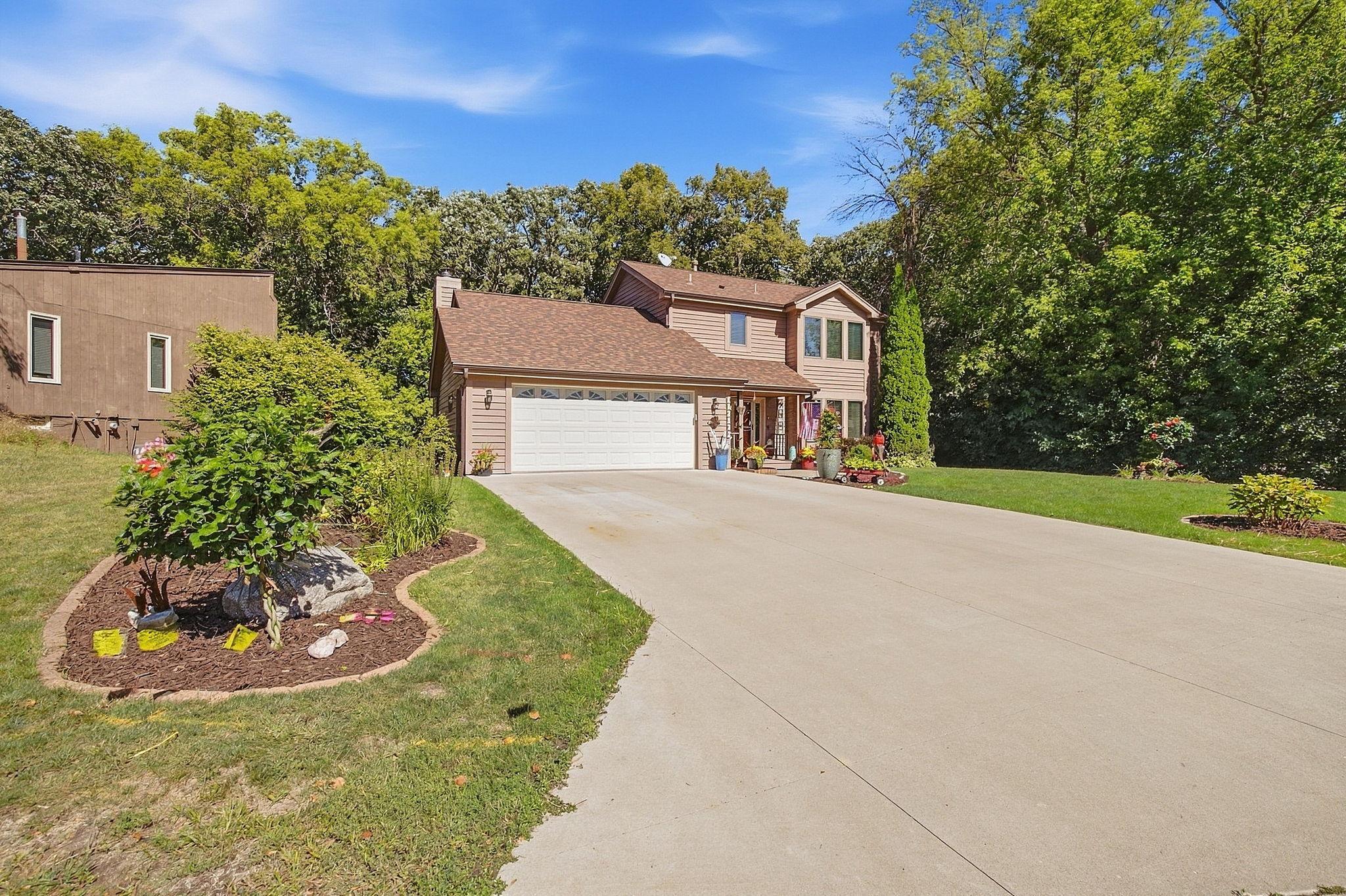 4-web-or-mls-112122_Hearing_Ln_Chaska_MN_026.jpg