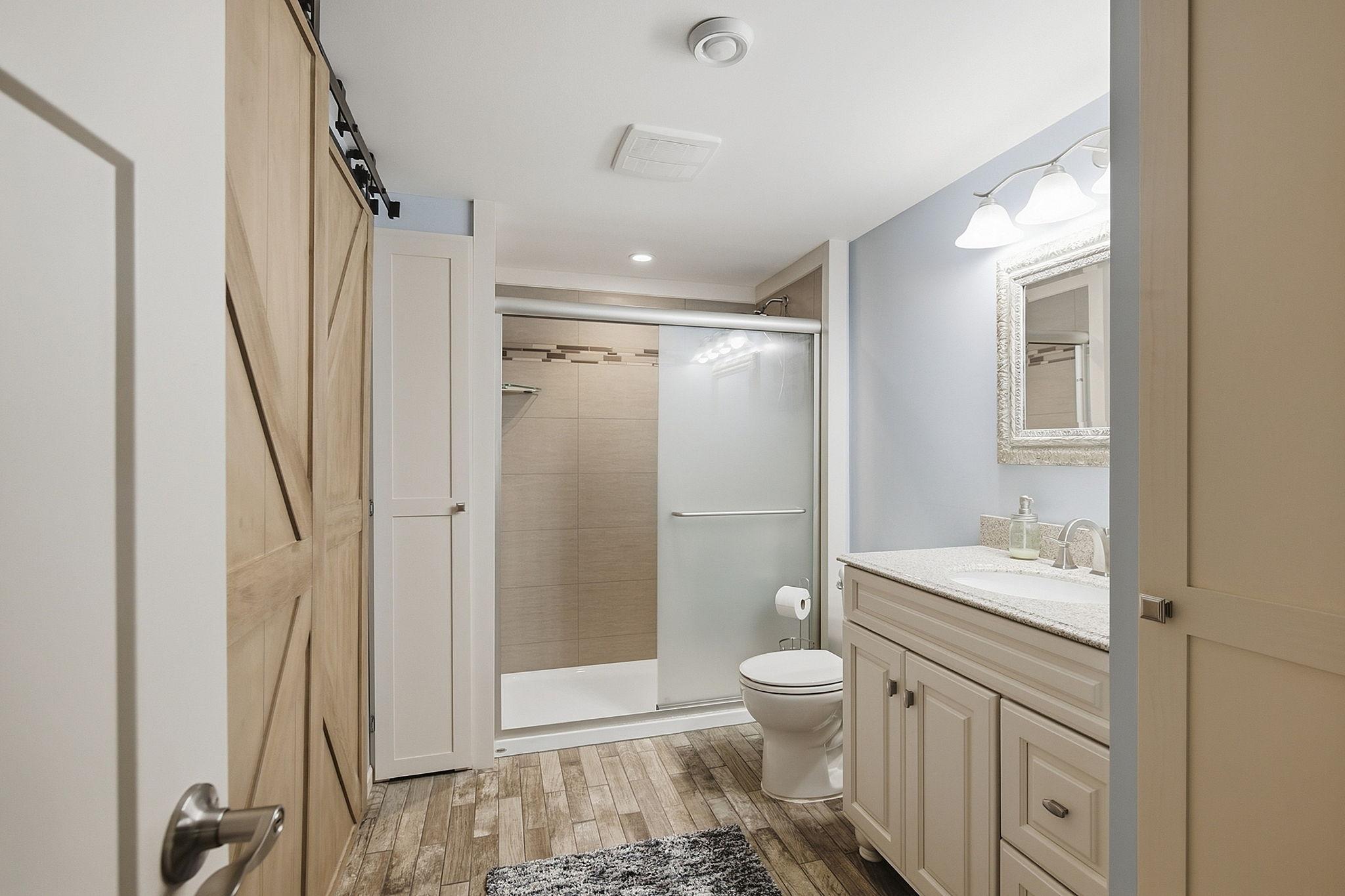 60-web-or-mls-112122_Hearing_Ln_Chaska_MN_001.jpg