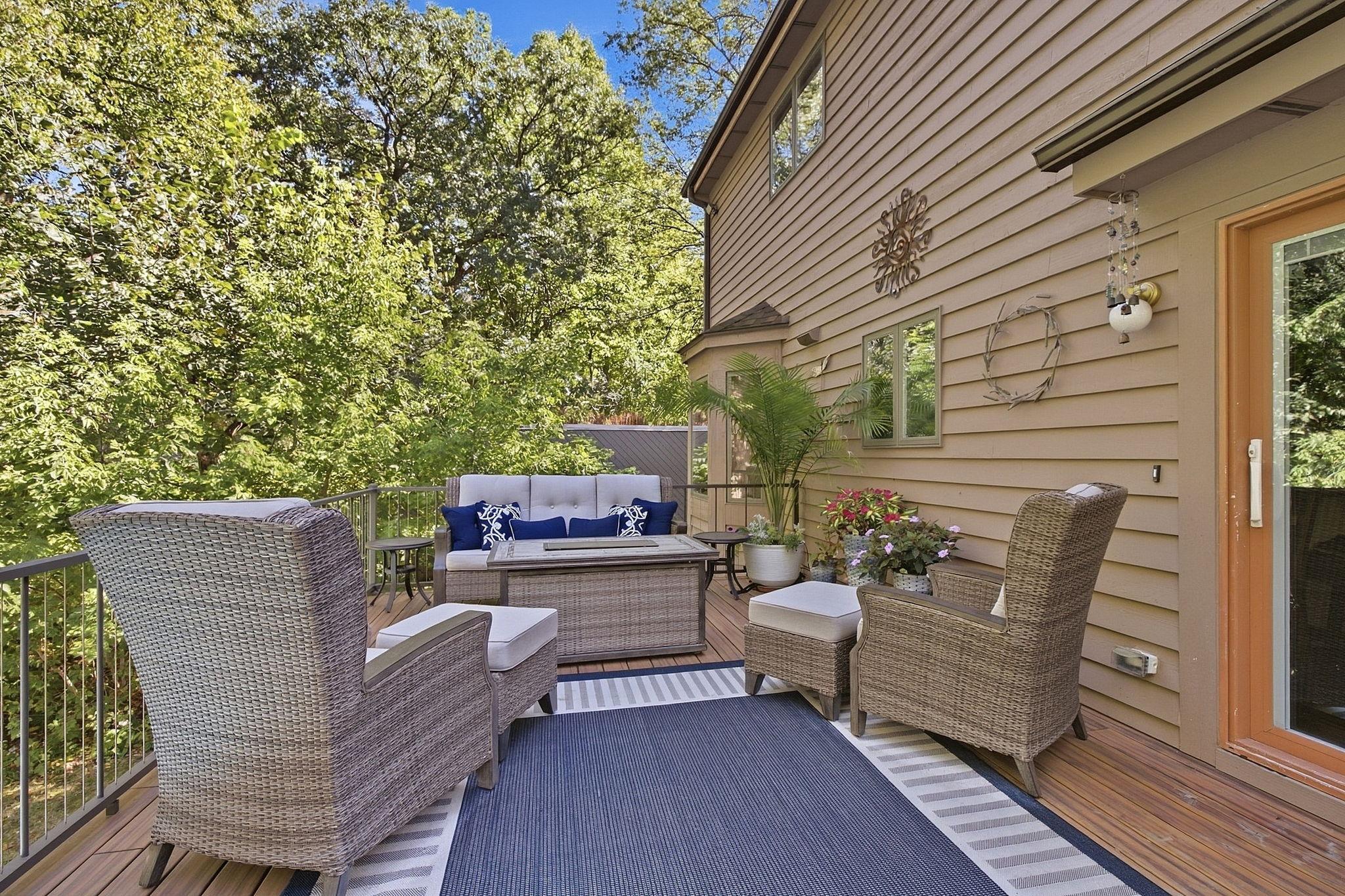 22-web-or-mls-112122_Hearing_Ln_Chaska_MN_003.jpg