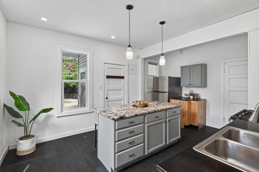1047 5th Street E, Saint Paul, MN 55106