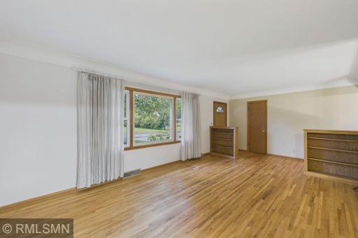 Living room/Entry