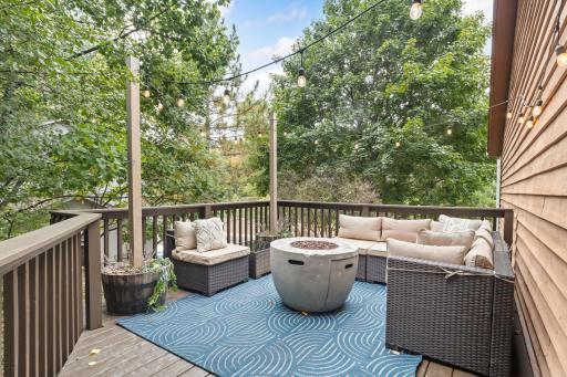 Large deck, great for relaxing and entertaining