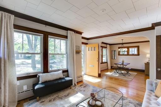 Living room to open dining room â virtually staged