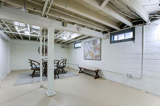 Basement with extra large room â virtually staged