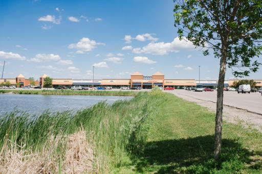 Just 2 miles from Albertville Premium Outlets, Castella Meadows offers unbeatable access to top brand-name stores, family-friendly play areas, and a variety of nearby dining options—perfect for shopping sprees and weekend outings