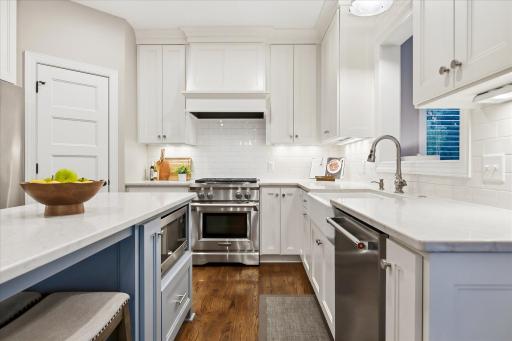 Updated kitchen with stainless steel appliances & beautiful finishes