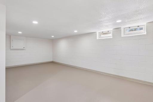 Basement extra large bonus room