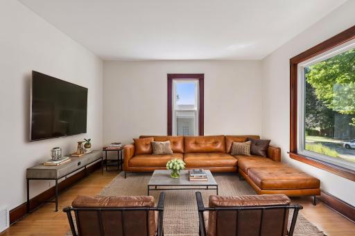 Spacious and bright living room - virtually staged