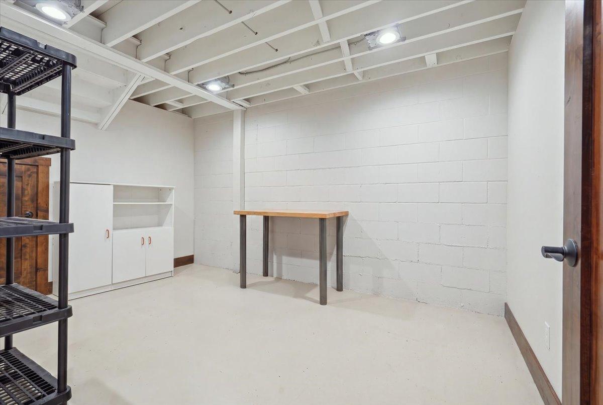 18-Storage Roon.jpg