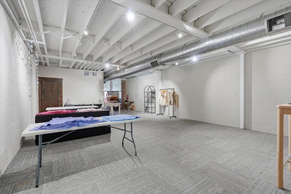 17-Storage Roon.jpg