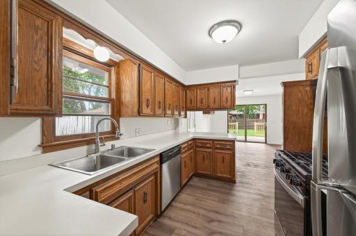 525 79th Avenue NE, Minneapolis, MN 55432