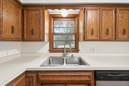 525 79th Avenue NE, Minneapolis, MN 55432