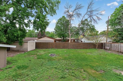 525 79th Avenue NE, Minneapolis, MN 55432