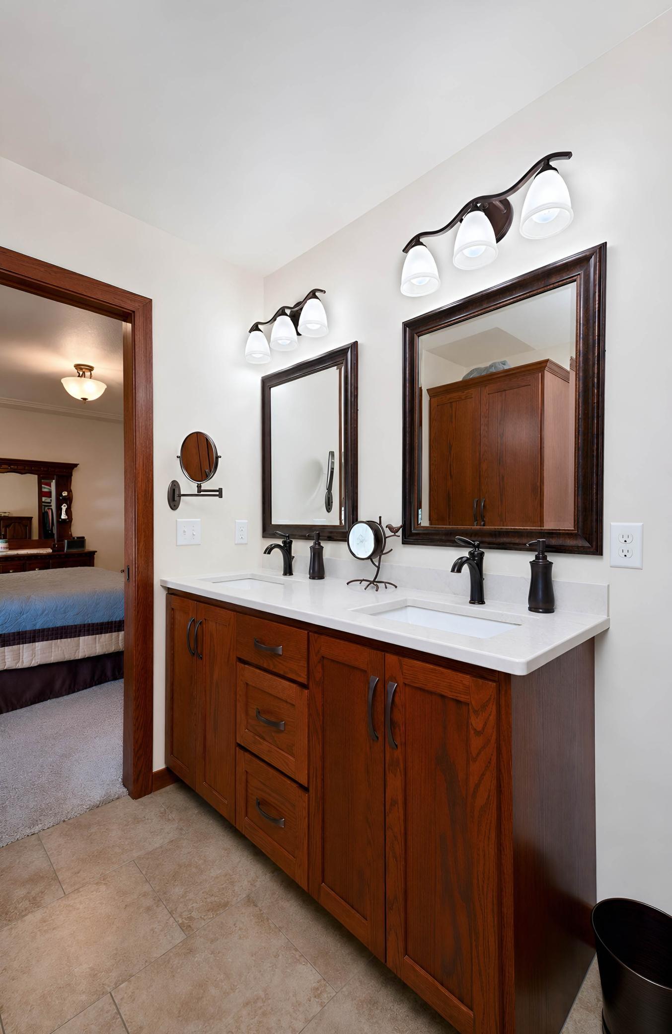 Primary en-suite