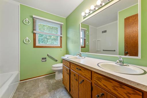 1100 Mitchell Drive, Faribault, MN 55021