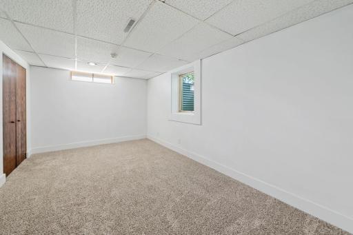 2727 Woodbridge Street, Roseville, MN 55113