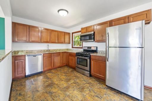 2727 Woodbridge Street, Roseville, MN 55113