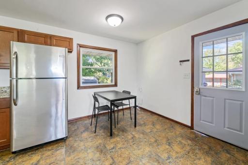 2727 Woodbridge Street, Roseville, MN 55113