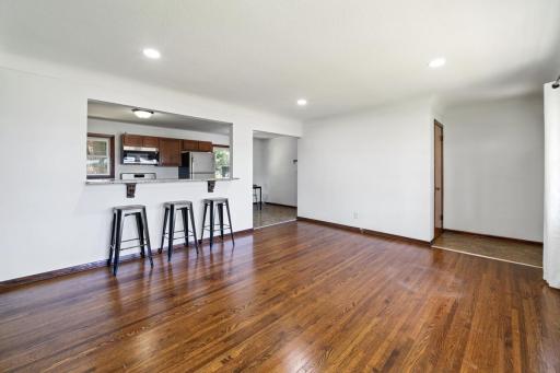 2727 Woodbridge Street, Roseville, MN 55113