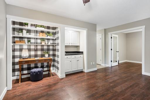 We all love a good "cloffice" - closet or office, you choose!