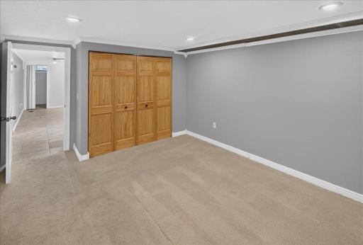 781 Iowa Avenue E, Saint Paul, MN 55106