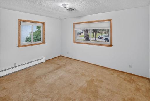 781 Iowa Avenue E, Saint Paul, MN 55106