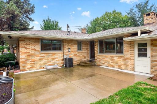 781 Iowa Avenue E, Saint Paul, MN 55106