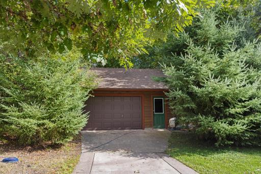 A separate detached garage (29'7x23'7)provides even more room for vehicles, toys, hobbies or storage.