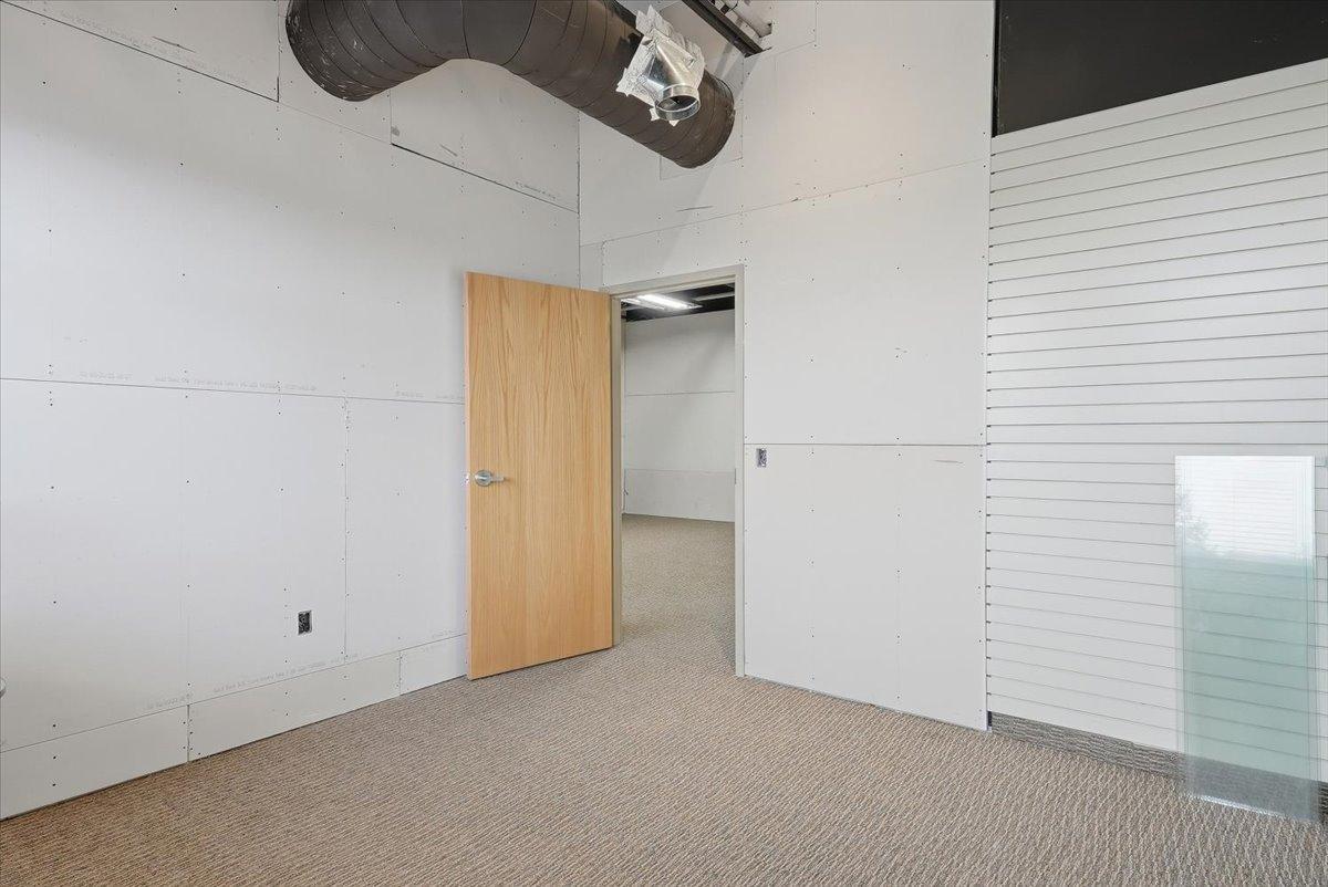 20-Room.jpg