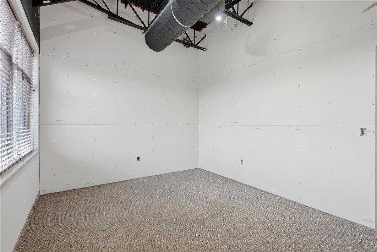 16-Room.jpg