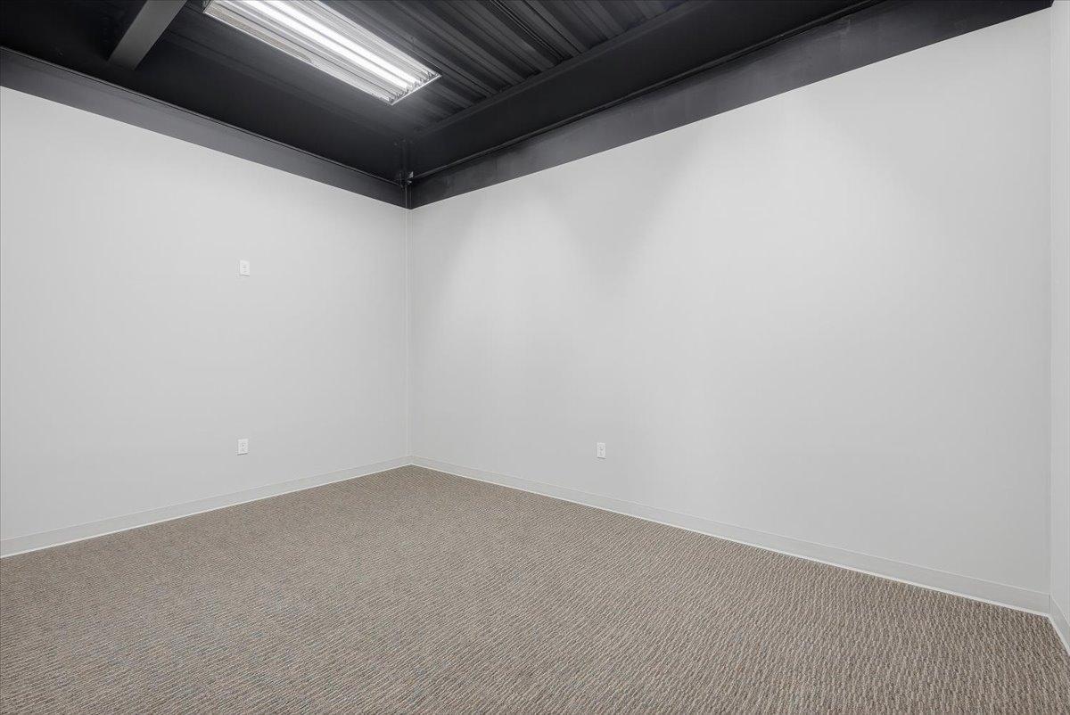 17-Room.jpg