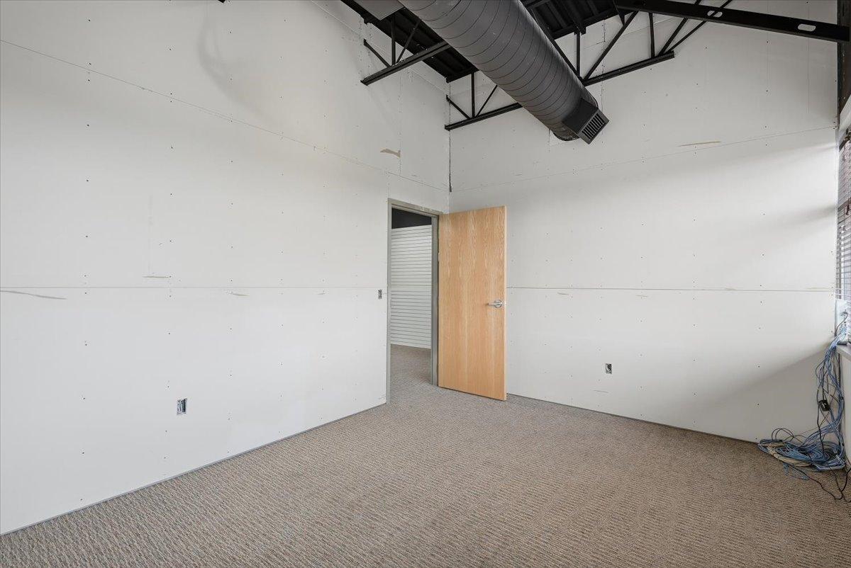 15-Room.jpg