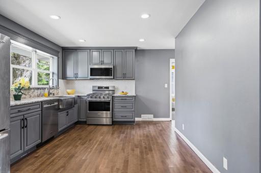 1476 Burns Avenue, Saint Paul, MN 55106
