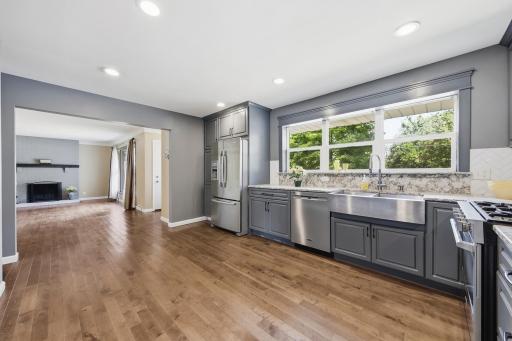 1476 Burns Avenue, Saint Paul, MN 55106