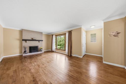 1476 Burns Avenue, Saint Paul, MN 55106