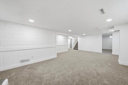 1476 Burns Avenue, Saint Paul, MN 55106
