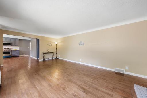 1476 Burns Avenue, Saint Paul, MN 55106