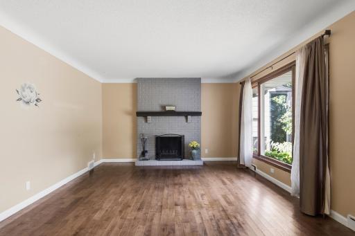 1476 Burns Avenue, Saint Paul, MN 55106