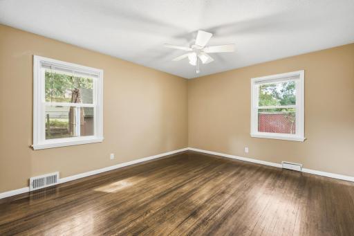 1476 Burns Avenue, Saint Paul, MN 55106