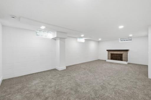 1476 Burns Avenue, Saint Paul, MN 55106
