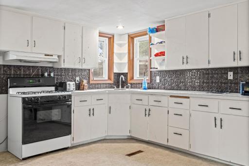 1004 E Main Street, Caledonia, MN 55921