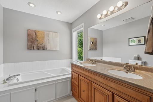 Upper level ensuite