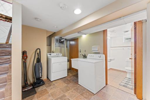 1076 25th Avenue SE, Minneapolis, MN 55414