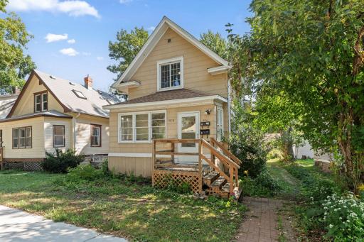 1076 25th Avenue SE, Minneapolis, MN 55414