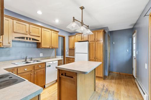 12-web-or-mls-1742 Hillcrest Drive New Richmond-33.jpg