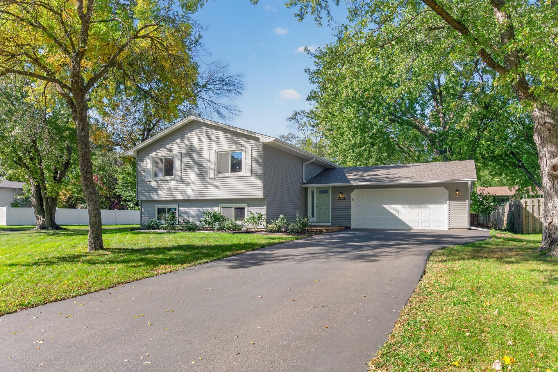 7401 James Avenue N, Brooklyn Park, MN 55444
